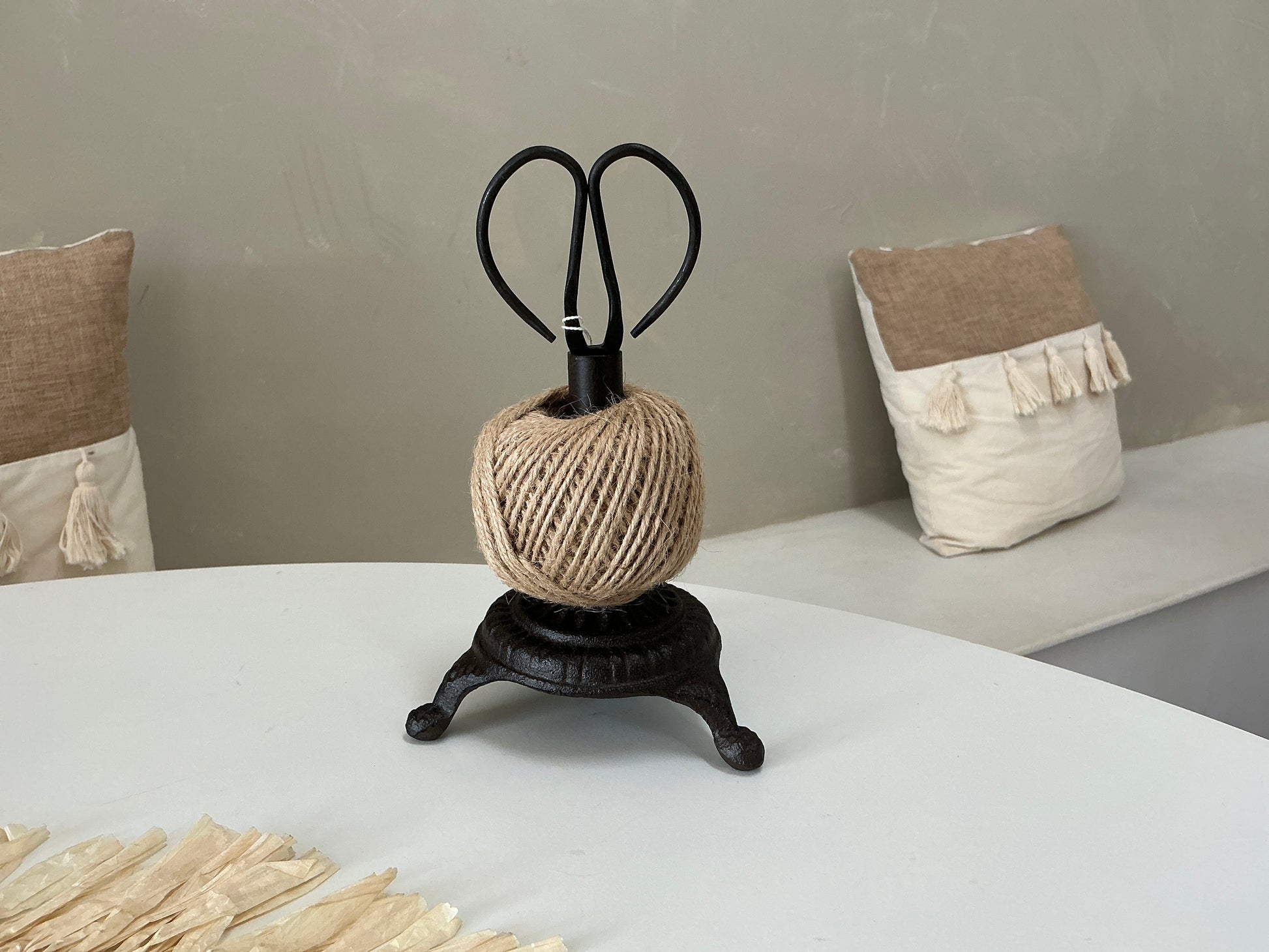 String Holder w/ Scissors